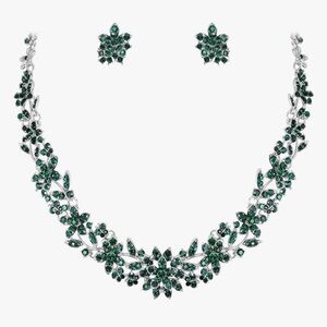 Exquisite Silver and Green Necklace Set